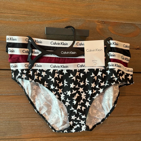 NWT! Calvin Klein 3-Pack Bikini’s - Picture 1 of 3